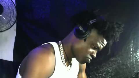 Snapshot of elniga21 chatting on 01/11/25, 10:18 EL NIIGGGAA  21                                                                  EL NIGGA  21 online show from 01/11/25, 10:18