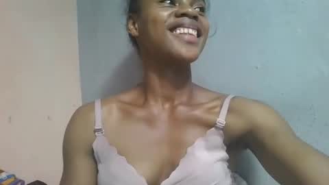 elodie228680 online show from 05/02/26, 03:39