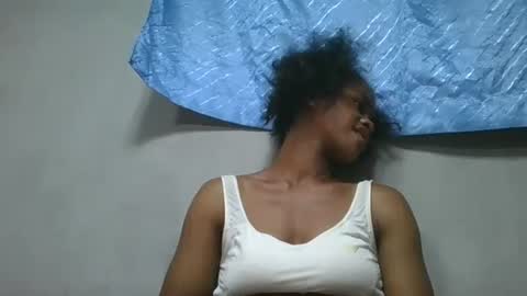 elodie228680 online show from 05/11/26, 03:07
