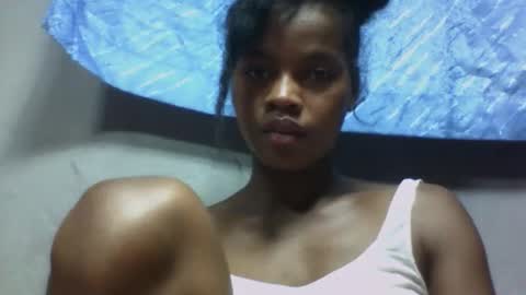 elodie228680 online show from 05/20/26, 07:31