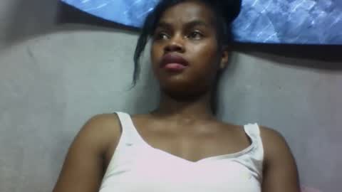 elodie228680 online show from 05/21/26, 07:48
