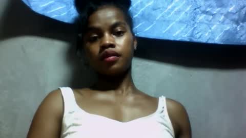 elodie228680 online show from 06/01/26, 07:04