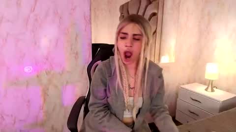 Elodie  online show from 04/10/26, 01:05