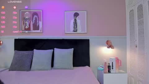 Elodie  online show from 09/30/25, 12:43