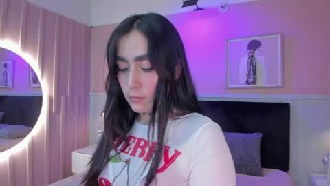 Elodie  online show from 06/04/26, 12:11
