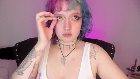 Snapshot of eloisee_ chatting on 10/22/25, 05:08 Eloise . online show from 10/22/25, 05:08