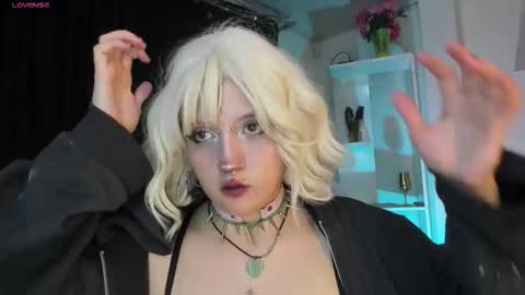 Eloise  . online show from 11/05/25, 04:56