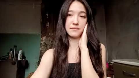 Snapshot of elouisevallian chatting on 06/21/26, 02:14 Elara online show from 06/21/26, 02:14