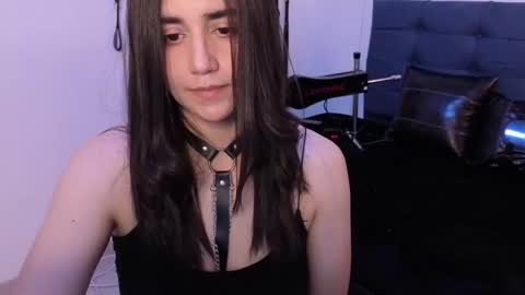 elowen_halley1 online show from 10/21/25, 07:03