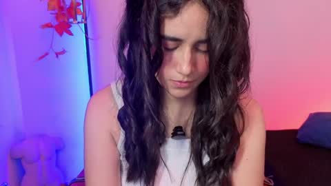 elowen_halley1 online show from 04/03/26, 08:51