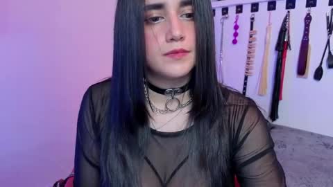 elowen_halley1 online show from 04/12/26, 05:51