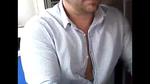 Snapshot of elpeladilla chatting on 11/23/25, 03:34 elpeladilla online show from 11/23/25, 03:34