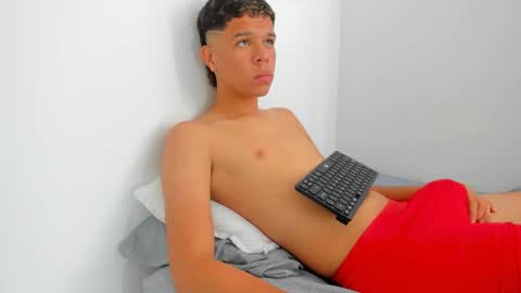 Snapshot of elpicha_dotado chatting on 02/05/26, 02:43 elpicha_dotado online show from 02/05/26, 02:43