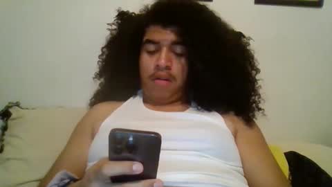 Snapshot of elreyy10 chatting on 12/23/25, 04:43 ElRey10 online show from 12/23/25, 04:43