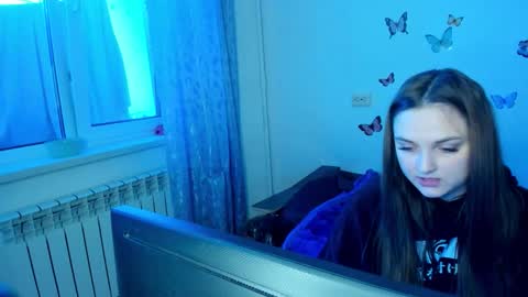 Snapshot of elsamails chatting on 11/08/25, 10:04 Elsa online show from 11/08/25, 10:04