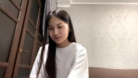 Mia online show from 04/06/26, 06:42