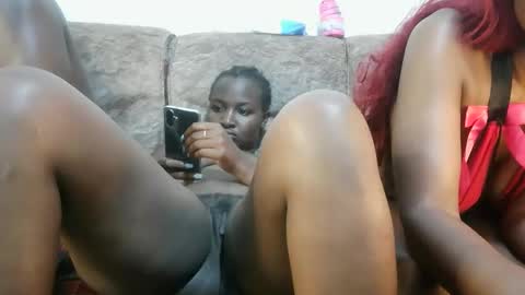 Snapshot of elsie02 chatting on 11/13/25, 09:19 elsie02 online show from 11/13/25, 09:19