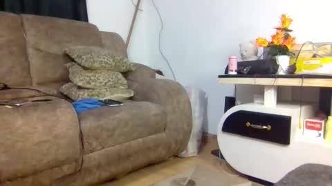 Snapshot of elsie02 chatting on 12/01/25, 11:04 elsie02 online show from 12/01/25, 11:04