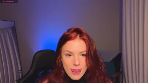 Snapshot of elsie_ginger chatting on 02/22/25, 01:55 Elsie online show from 02/22/25, 01:55