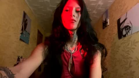 Snapshot of elswythfrake chatting on 09/17/25, 05:36 Evelyn online show from 09/17/25, 05:36