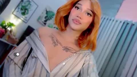 Snapshot of elvie_hughes chatting on 10/30/25, 11:33 elvie_hughes online show from 10/30/25, 11:33