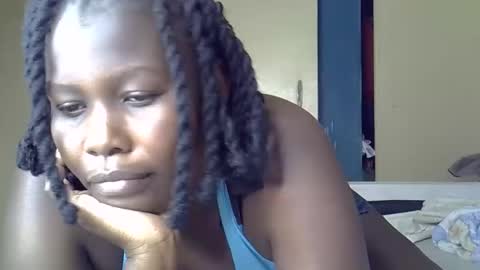 Snapshot of elvier_pretty chatting on 10/21/25, 02:29 flo online show from 10/21/25, 02:29
