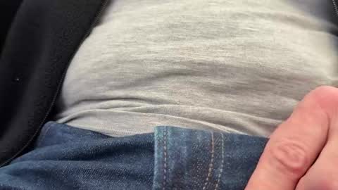 Snapshot of elvis_is_king chatting on 12/14/25, 08:57 Elvis online show from 12/14/25, 08:57