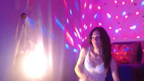 Elisa online show from 10/17/25, 06:43