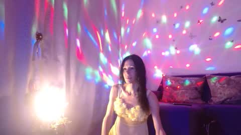 Elisa online show from 11/17/25, 06:24