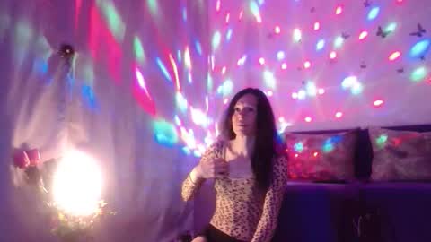 Elisa online show from 04/15/26, 07:10