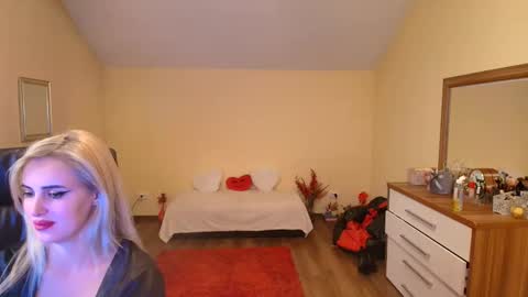 Snapshot of elysia3333 chatting on 10/21/25, 12:22 elysia3333 online show from 10/21/25, 12:22