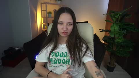 Snapshot of elyslunar_ chatting on 12/12/24, 10:13 Call me Elis online show from 12/12/24, 10:13