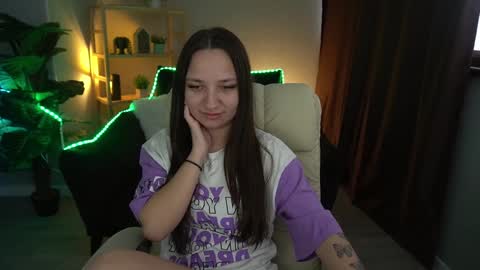 Snapshot of elyslunar_ chatting on 12/20/24, 06:29 Call me Elis online show from 12/20/24, 06:29