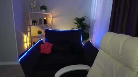 Snapshot of elyslunar_ chatting on 01/03/25, 06:11 Call me Elis online show from 01/03/25, 06:11