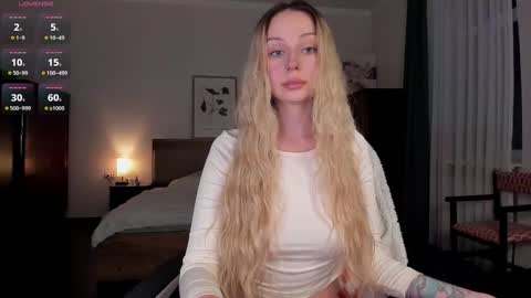 Emilie online show from 11/06/25, 04:41