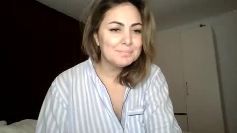 Snapshot of em_roqueen chatting on 09/29/25, 08:35 Em online show from 09/29/25, 08:35