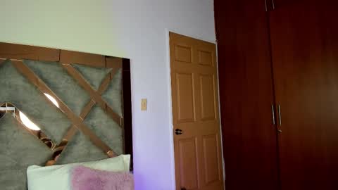 Snapshot of ema__ebony chatting on 10/16/25, 09:16 ema__ebony online show from 10/16/25, 09:16