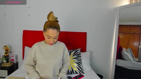 Snapshot of ema_garciaa chatting on 11/17/25, 12:55 ema garcia online show from 11/17/25, 12:55