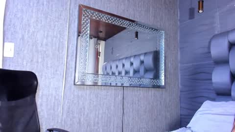 Snapshot of ema_grey1 chatting on 10/29/25, 05:47 ema_grey1 online show from 10/29/25, 05:47