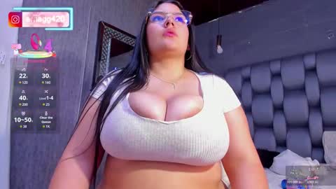 Snapshot of ema_grey1 chatting on 11/11/25, 05:35 ema_grey1 online show from 11/11/25, 05:35