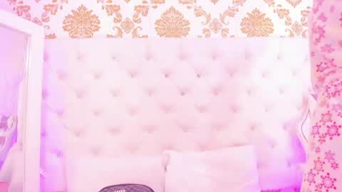 Snapshot of ema_lambert chatting on 04/23/26, 12:29 Ema Lambert online show from 04/23/26, 12:29