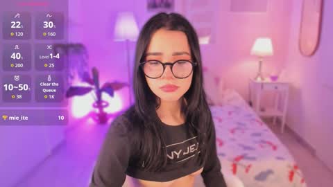 Snapshot of ema_soul chatting on 09/29/25, 08:02 emma soul online show from 09/29/25, 08:02