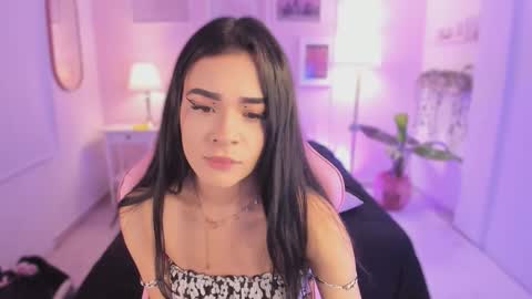 Snapshot of ema_soul chatting on 11/21/25, 09:24 emma soul online show from 11/21/25, 09:24