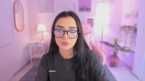 Snapshot of ema_soul chatting on 11/24/25, 12:54 emma soul online show from 11/24/25, 12:54