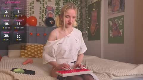 Emma online show from 10/31/25, 04:52