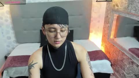 Snapshot of emahills__axelrose chatting on 10/03/25, 03:47 emahills__axelrose online show from 10/03/25, 03:47