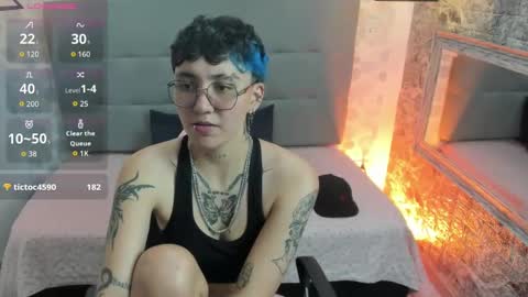 Snapshot of emahills__axelrose chatting on 10/13/25, 03:06 emahills__axelrose online show from 10/13/25, 03:06