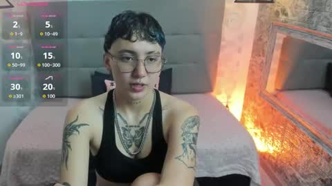 Snapshot of emahills__axelrose chatting on 10/14/25, 03:40 emahills__axelrose online show from 10/14/25, 03:40