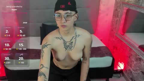 Snapshot of emahills__axelrose chatting on 10/17/25, 02:15 emahills__axelrose online show from 10/17/25, 02:15