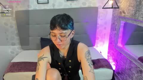 Snapshot of emahills__axelrose chatting on 10/18/25, 02:03 emahills__axelrose online show from 10/18/25, 02:03